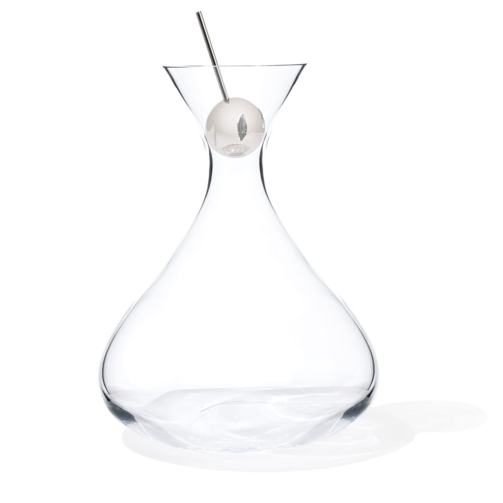 Decanter for decanting and aerating wine