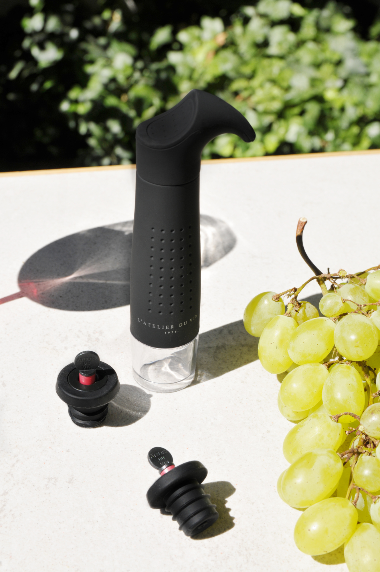 wine saver pump black detail