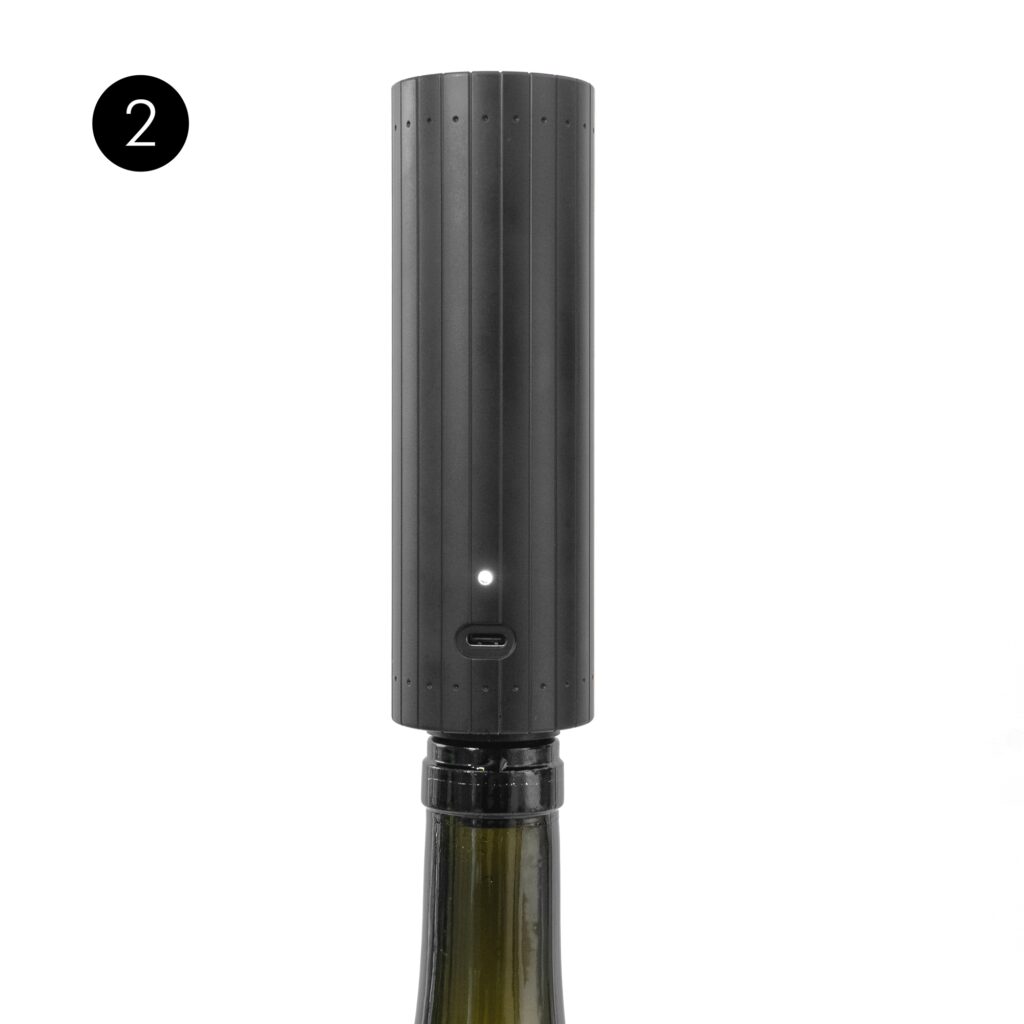 Electric vacuum pump for wine bottles